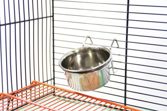 Comedero metálico colgante incluido en la jaula Savic Habitat XL para jerbos